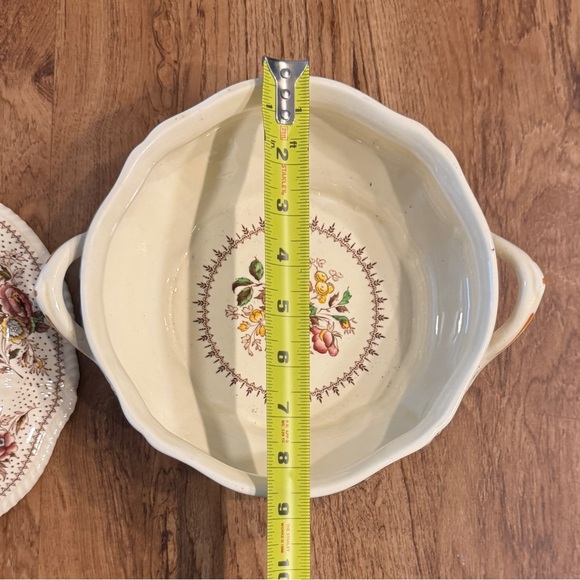 ANTIQUE RIDGWAYS ENGLAND
LYNTON FLORAL 8 IN ROUND
COVERED VEGETABLE DISH - Picture 9 of 11